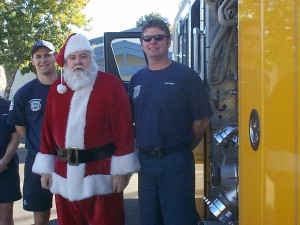 Santa and firemen 00003